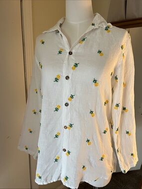 Casa Mastro Women's White Button-Down Shirt with Yellow Rose Embroidery